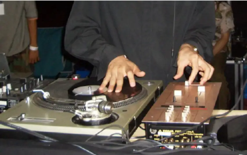 Scratching using a turntable