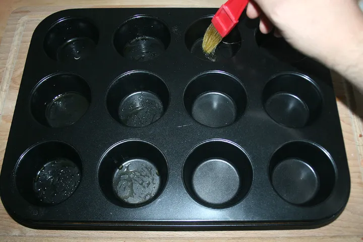 how to grease a muffin pan
