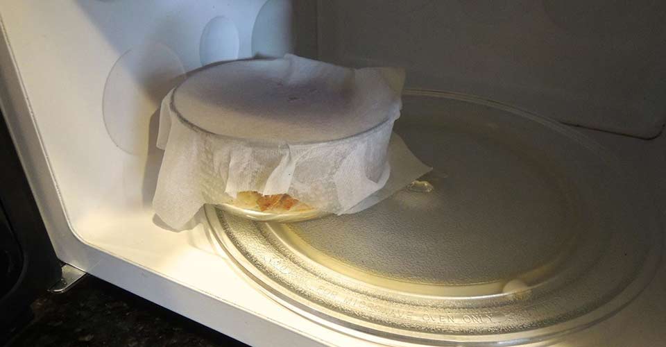 can you put paper towel in the microwave