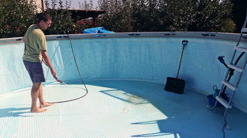 how to get algae out of pool without a vacuum