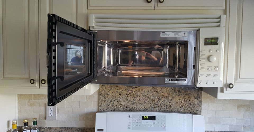 microwave keeps running when door is open