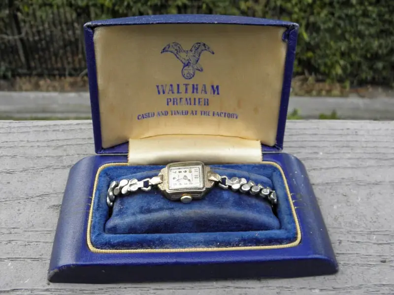 Waltham 17 Jewels Ladies Watch
