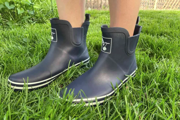 best gardening shoes