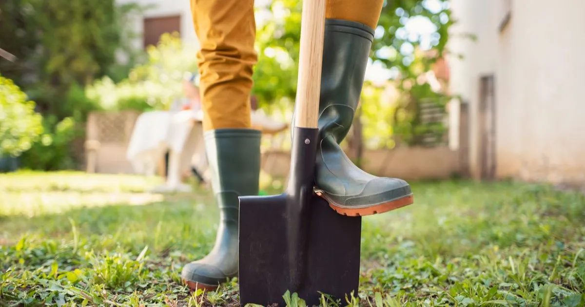 best gardening shoes