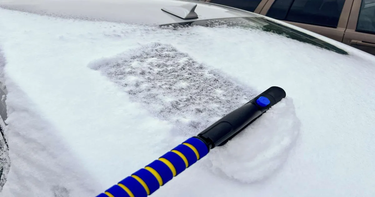 Best Ice Scrapers And Snow Brushes Review In 2024